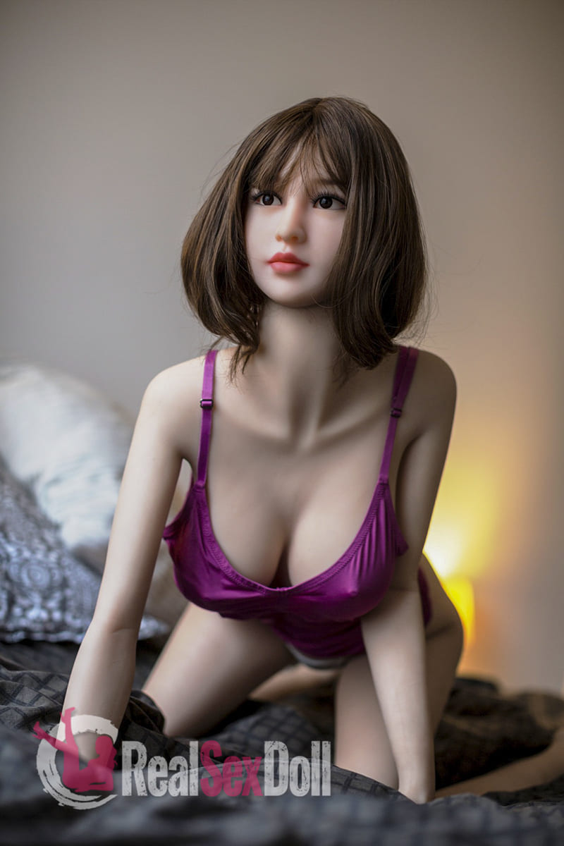 165cm / 5ft5 D-cup Love Doll Kayla vista 4