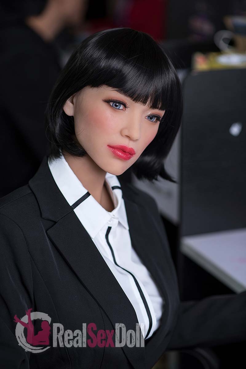 165cm / 5ft5 Tutor Life Size Doll Mckenna vista 3
