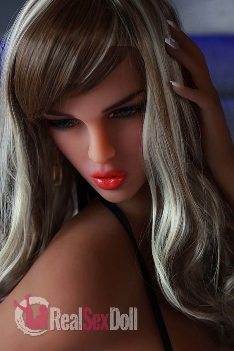 160cm /5ft3 E-cup Curvy Sex Doll Susie vista 8