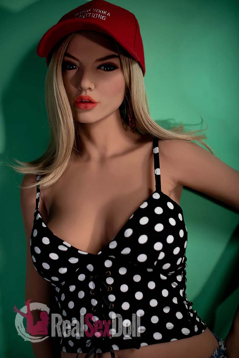 160cm / 5ft3 B-Cup Flat Chest Sex Doll Verena vista 4