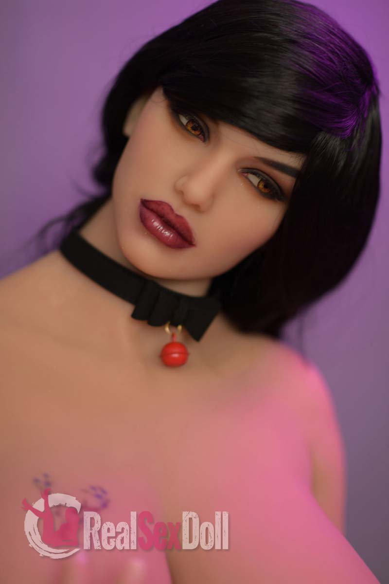 161cm / 5ft3 J-Cup Gigantic Real Doll Tillie vista 6