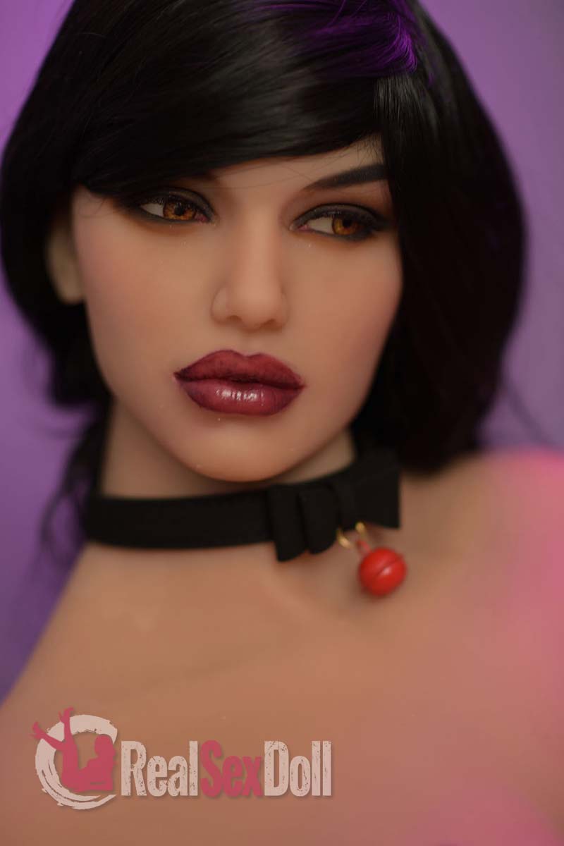 161cm / 5ft3 J-Cup Gigantic Real Doll Tillie vista 3
