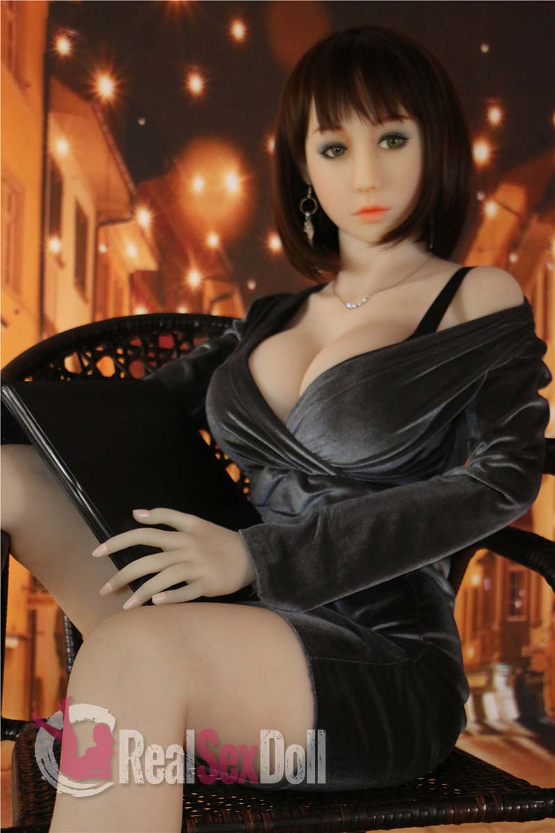 163cm / 5ft4 G-Cup Realsexdoll Raelynn