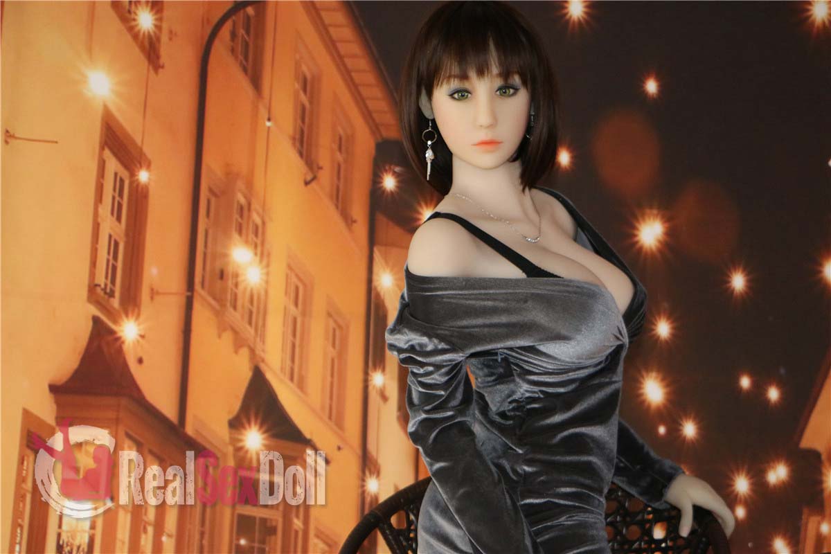 163cm / 5ft4 G-Cup Realsexdoll Raelynn vista 3