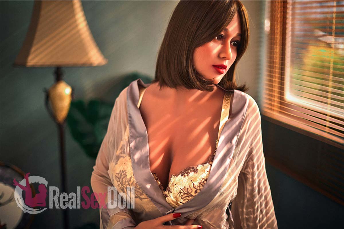 163cm / 5ft4 G-Cup Plus  Big Breasts Real Doll Sarah vista 7