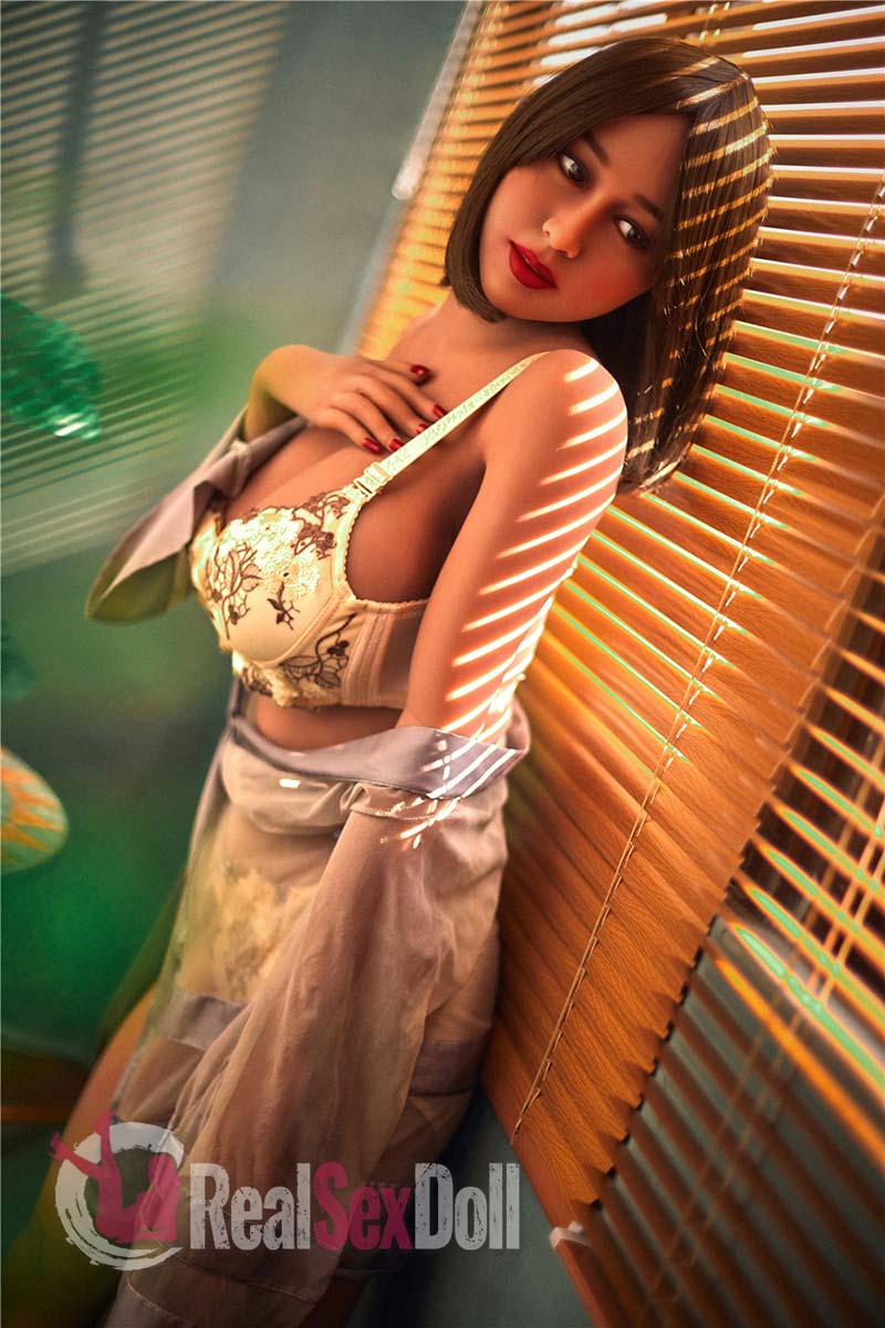 163cm / 5ft4 G-Cup Plus  Big Breasts Real Doll Sarah vista 4