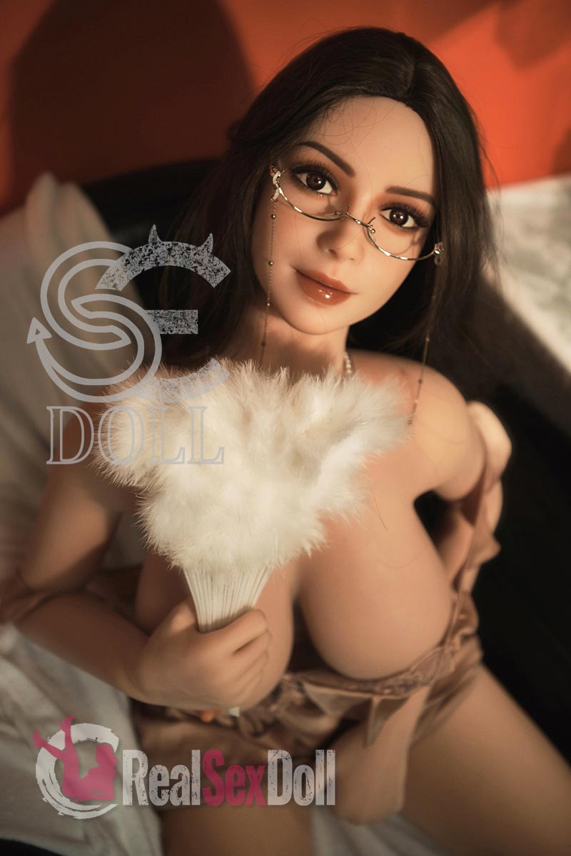 157cm/5ft2 F-cup Curvy Sex Doll Cammille vista 3