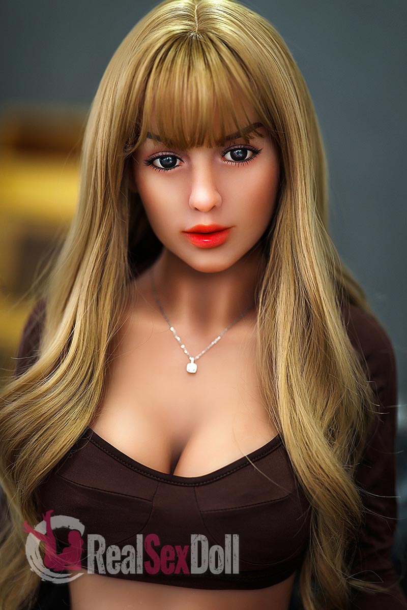 158cm/5ft2 C-cup Blonde Love Doll Livia vista 2