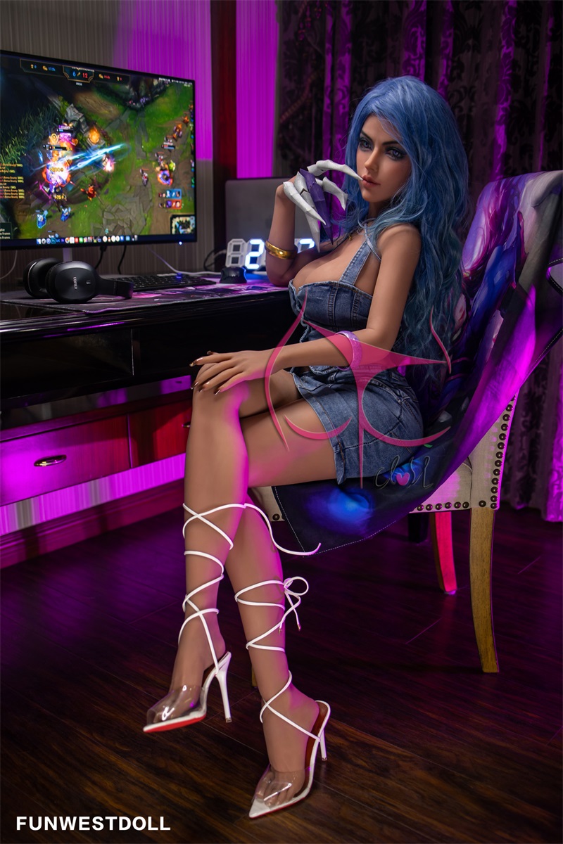 155cm / 5ft1 F-cup Anime Love Doll Lexie vista 5