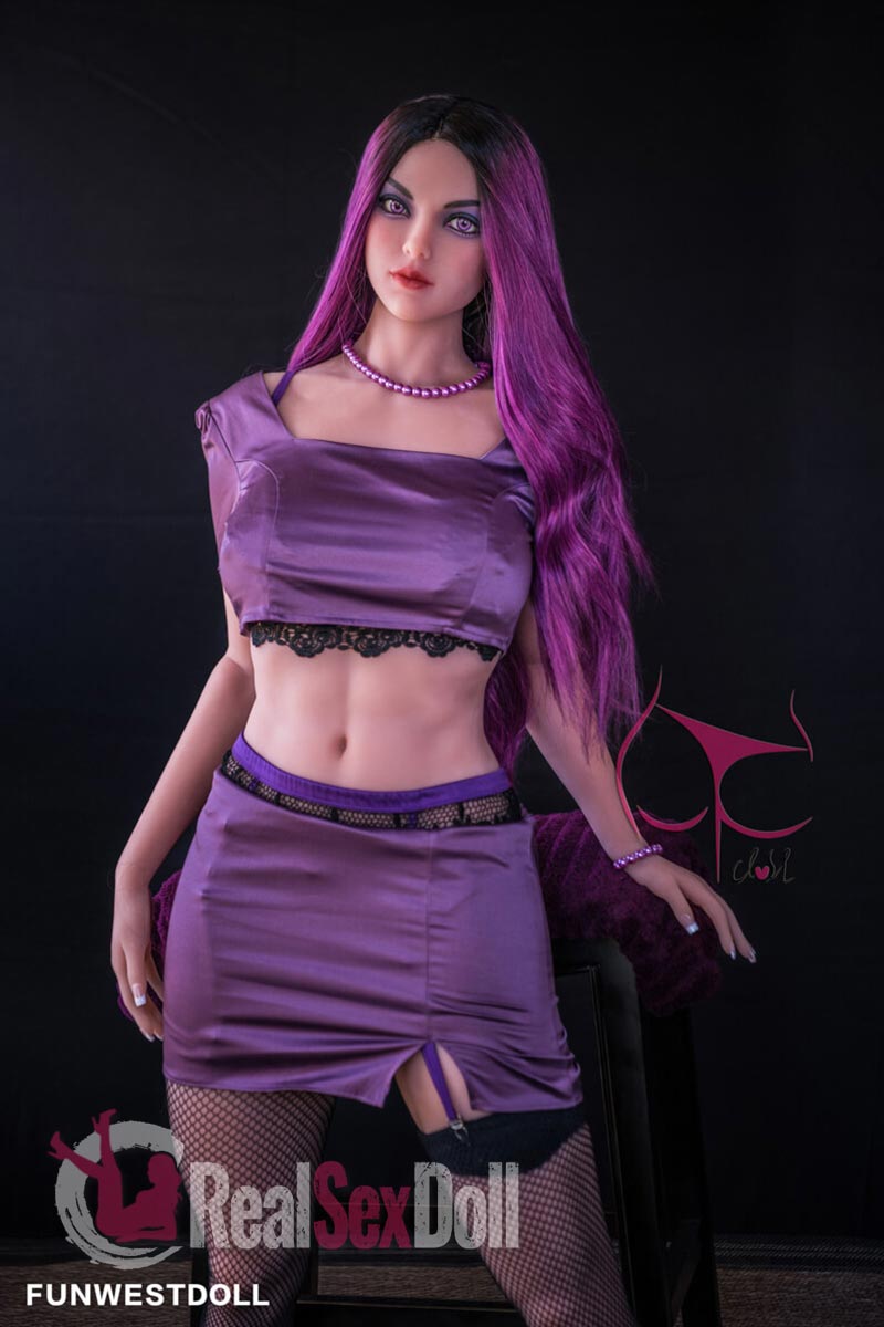 161cm / 5ft3 E-cup Purple Hair Black Silk Sexy Lady Leila vista 2