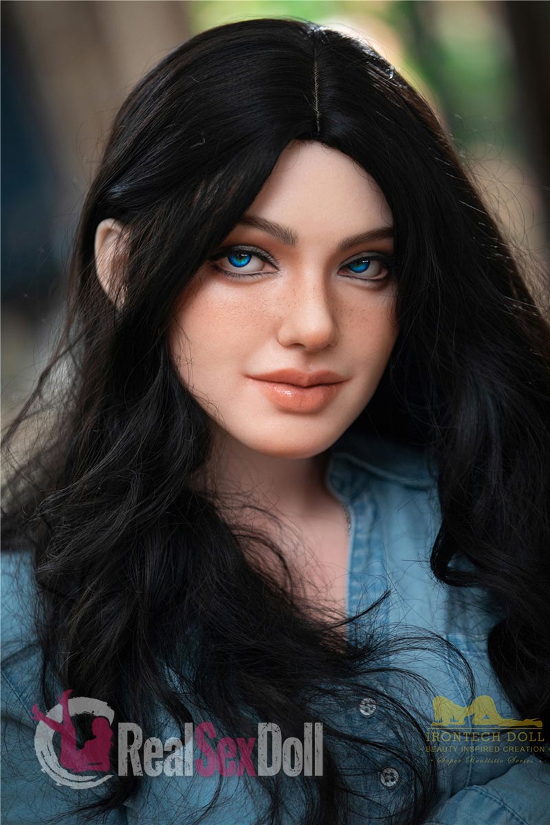 152cm / 4ft11 Irontech Silicone Love Doll Ivy vista 5