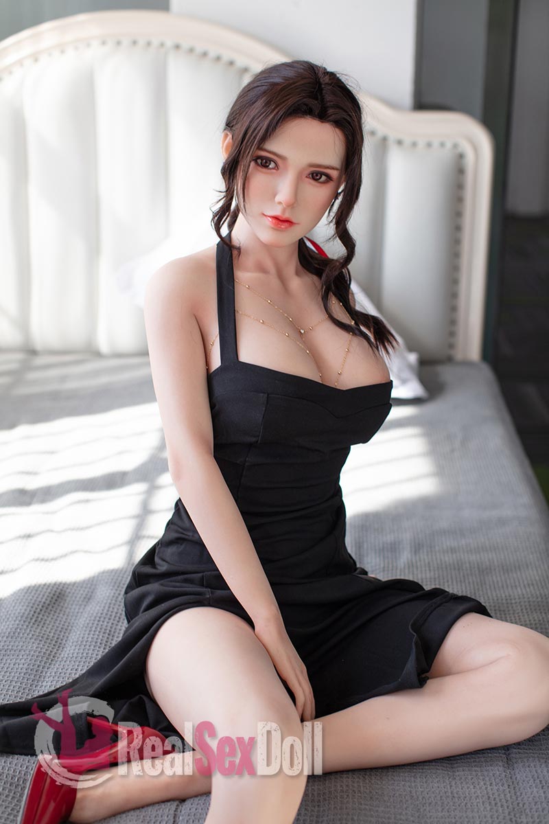 171cm / 5ft7 D-Cup Silicone Love Doll Julie vista 6