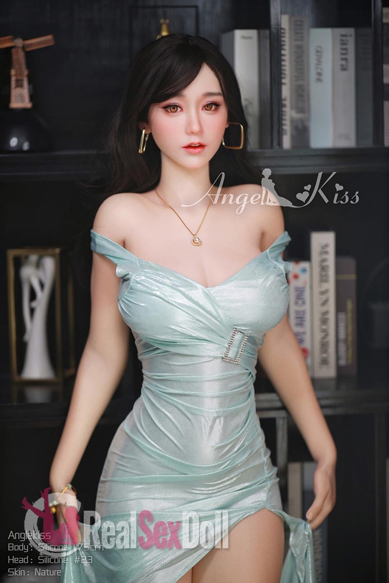 175cm/5ft9 E-cup Asian Curvy Silicone Doll vista 3