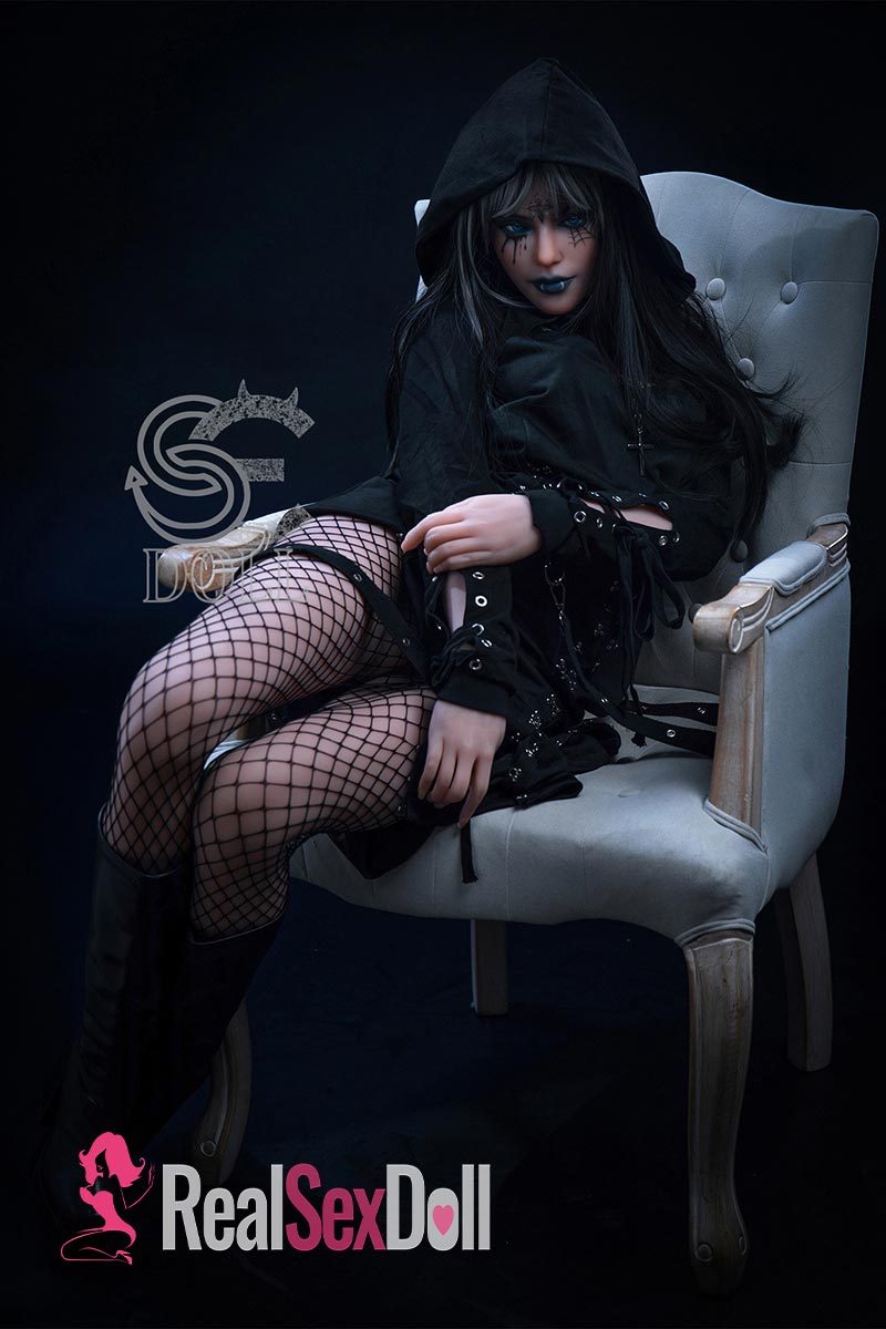 166cm / 5ft4 C-cup Gothic Sex Doll Heloise vista 6