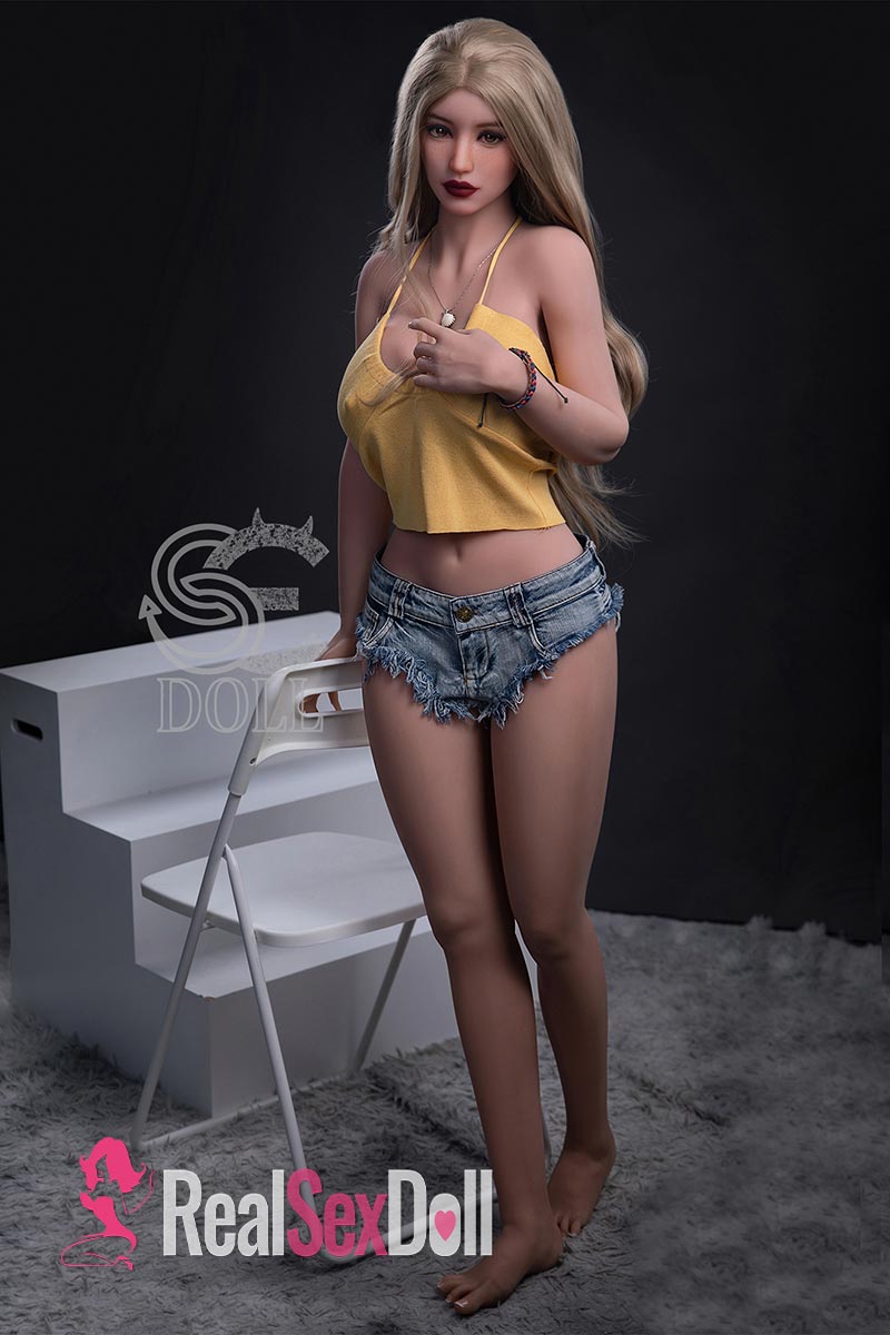 161cm / 5ft3 F-cup Curvy Love Doll Amelia vista 3