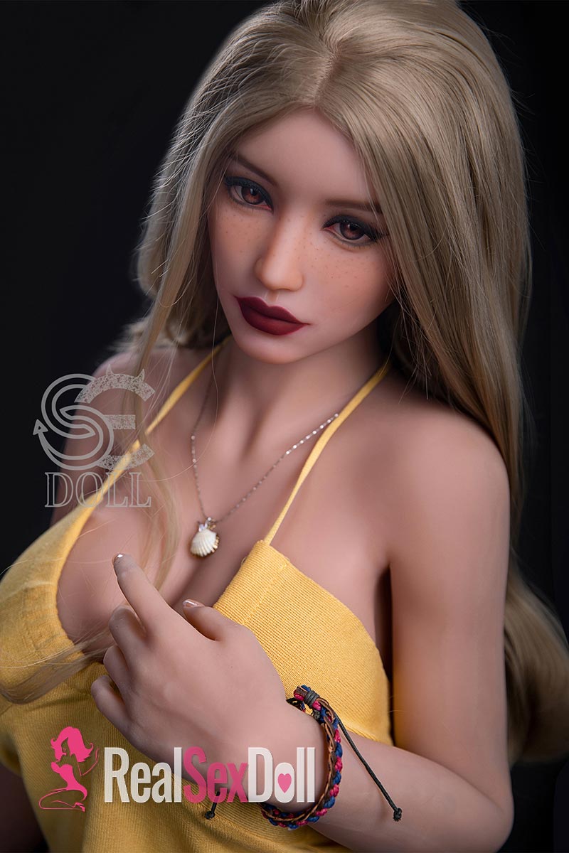 161cm / 5ft3 F-cup Curvy Love Doll Amelia vista 2