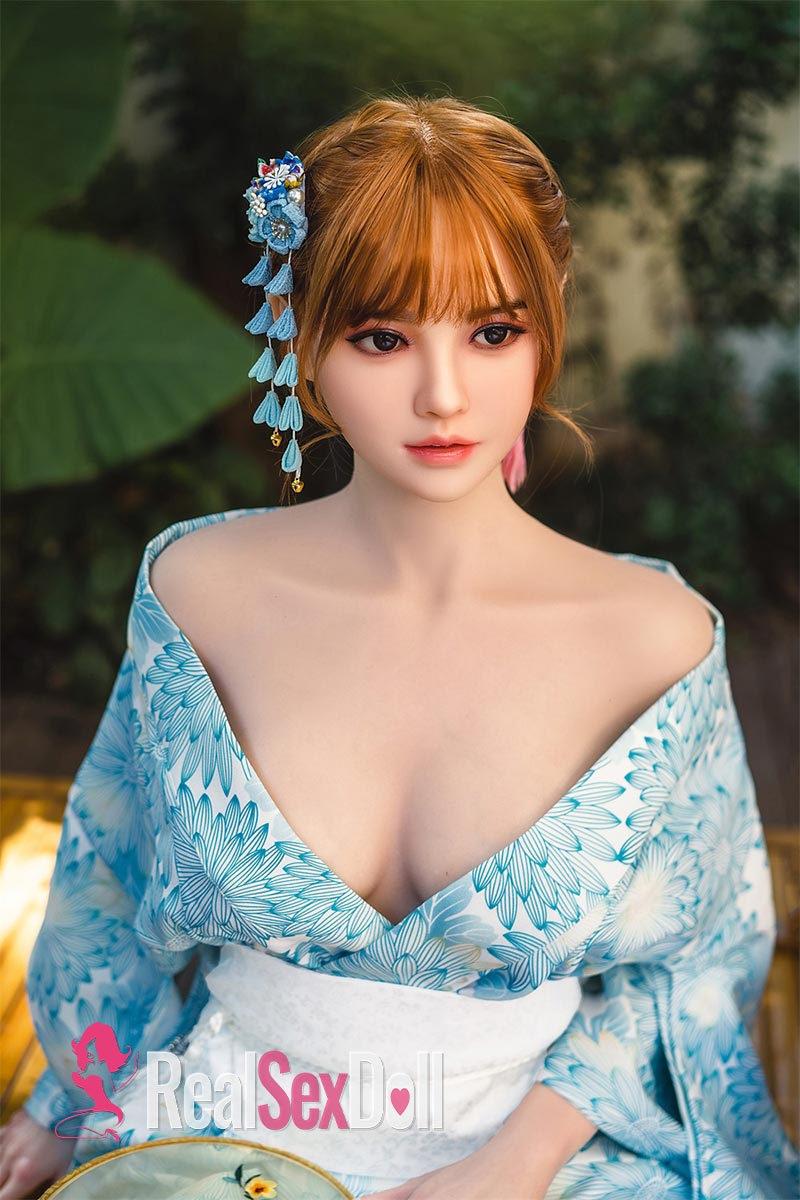 165cm / 5ft5 C-cup Full Silicone Love Doll Hezi vista 2