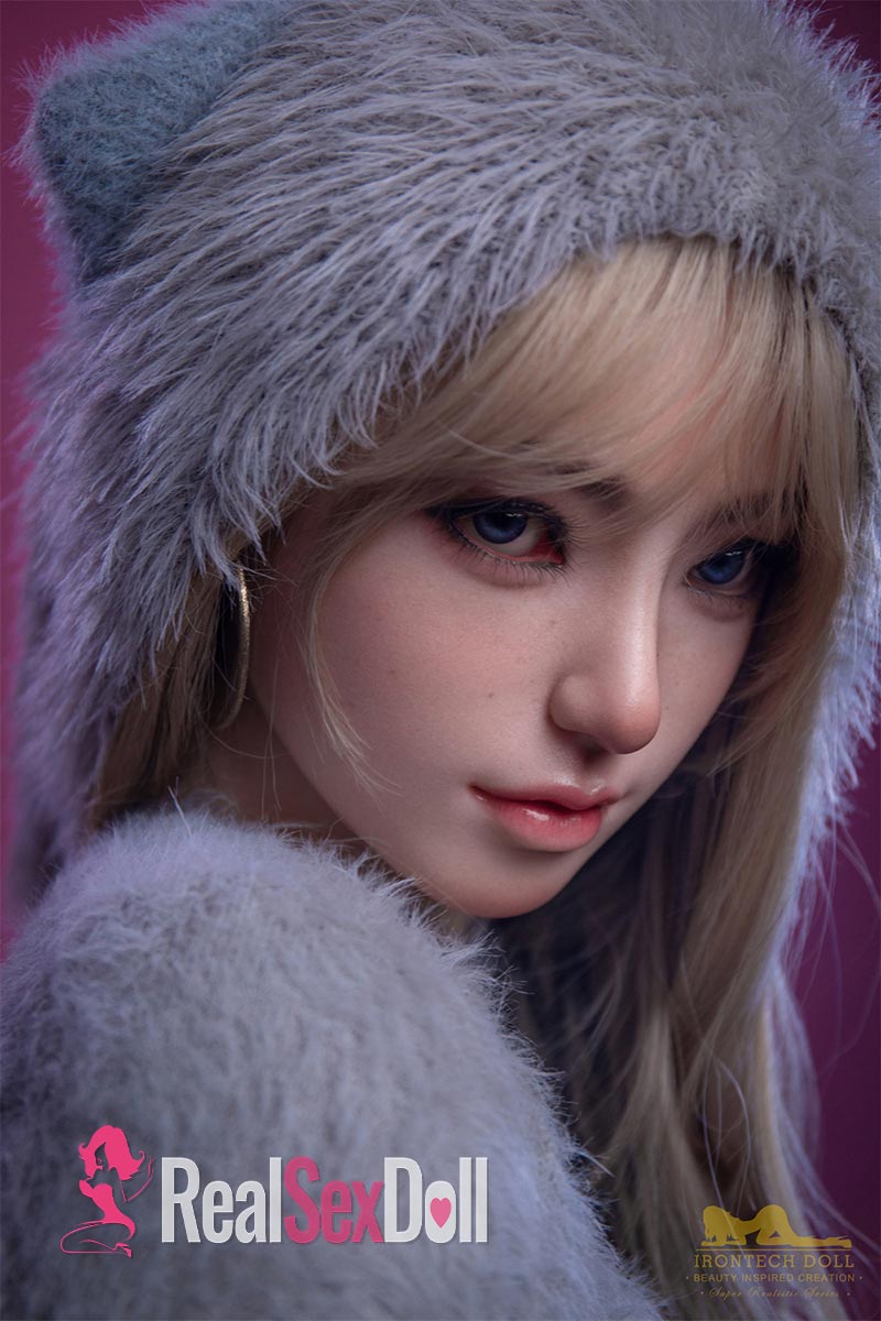 164cm / 5ft4 F-cup Curvy Full Silicone Love Doll Miku vista 5