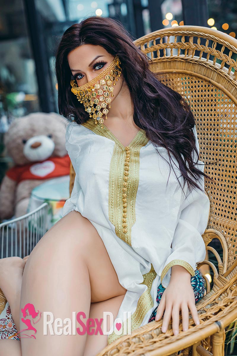 165cm / 5ft5 G-Cup Realistic Curvy MILF Sex Doll Cynthia vista 5