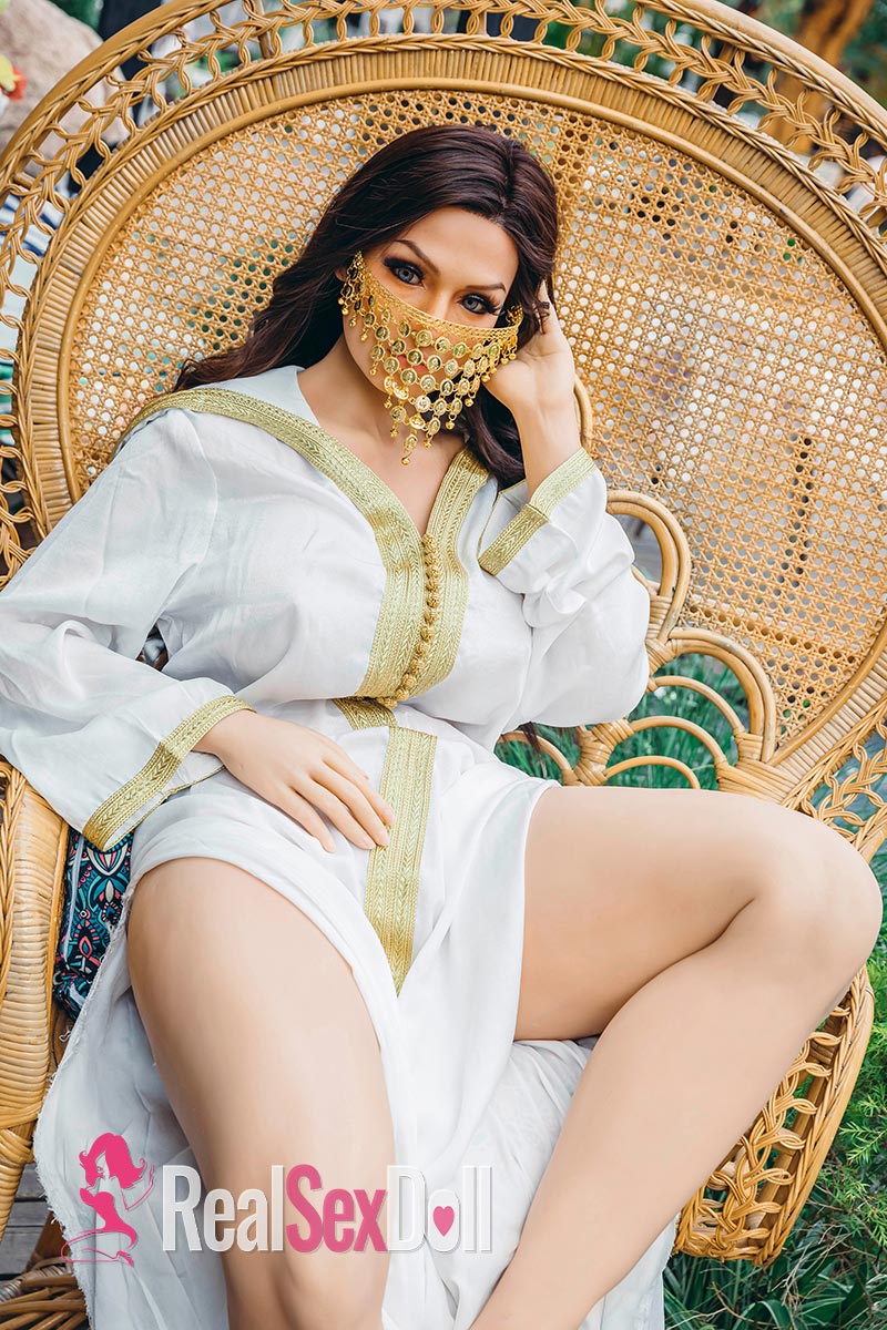 165cm / 5ft5 G-Cup Realistic Curvy MILF Sex Doll Cynthia vista 8