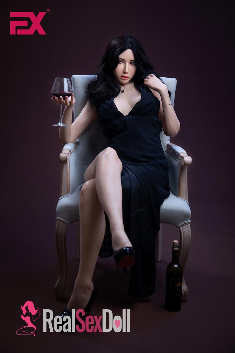 164cm / 5ft4 E Cup RealClone Silicone Doll Violetta vista 6