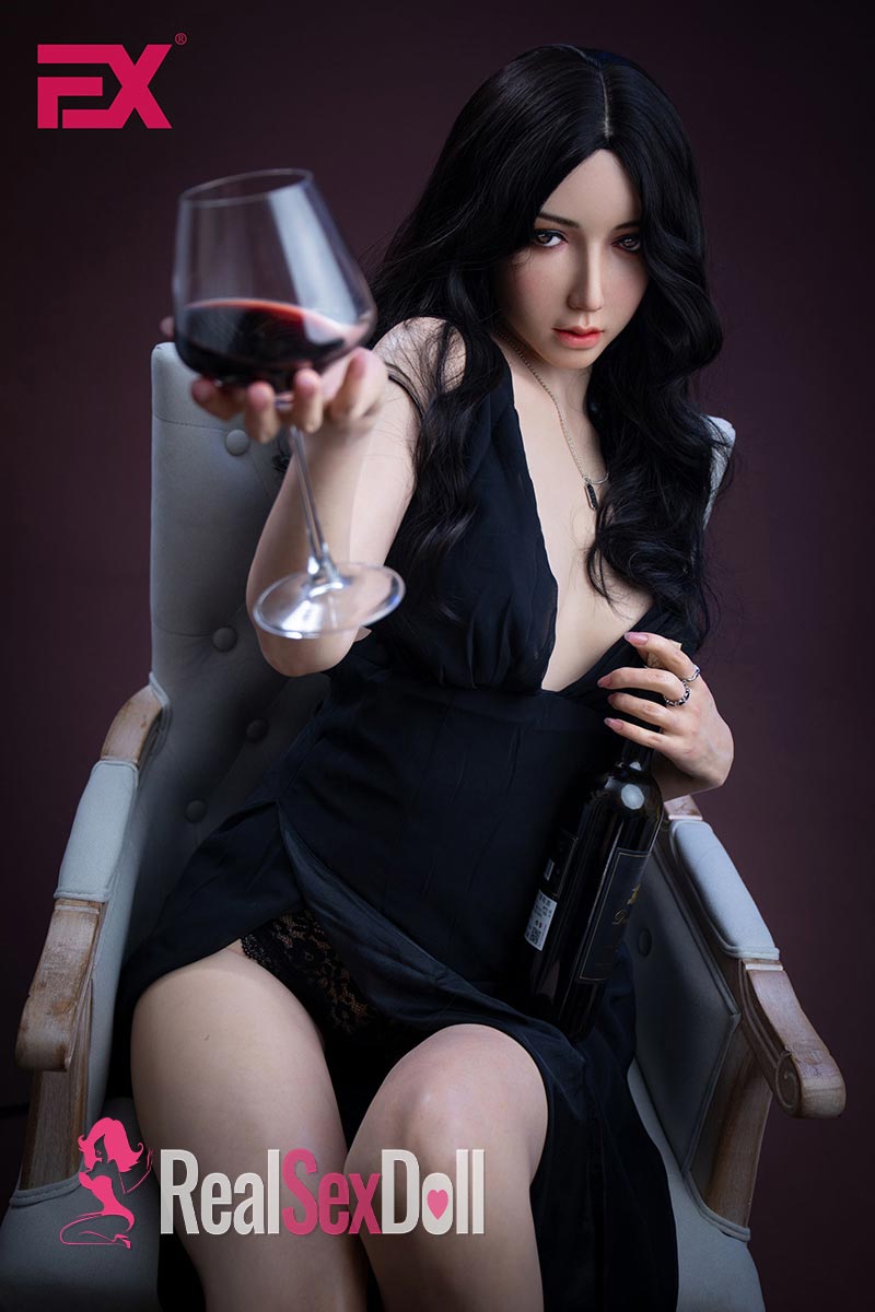 164cm / 5ft4 E Cup RealClone Silicone Doll Violetta vista 3