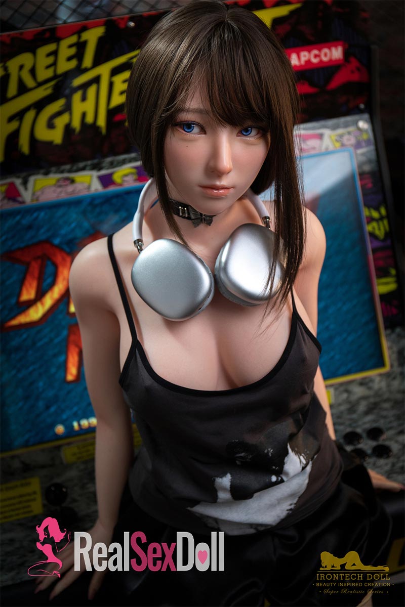148cm / 4ft10 D-cup Japanese Silicone Sex Doll Miyuki vista 2
