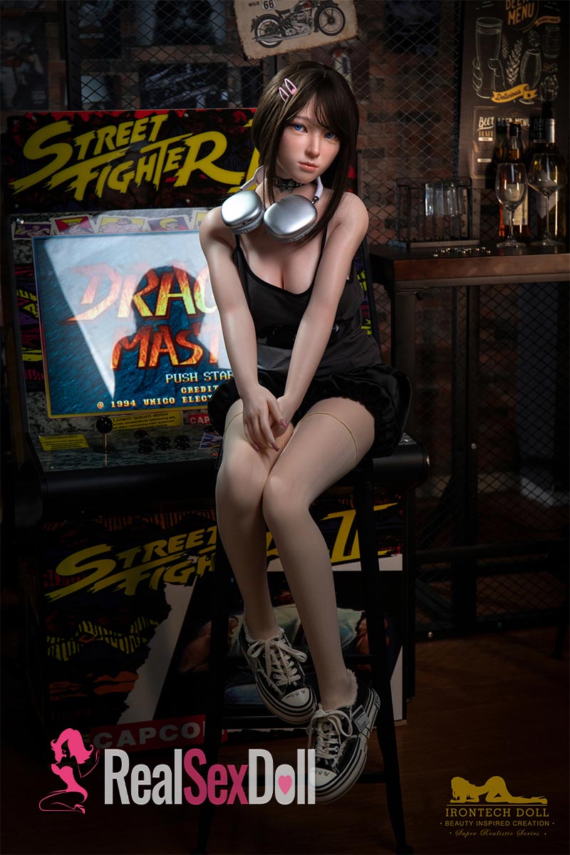 148cm / 4ft10 D-cup Japanese Silicone Sex Doll Miyuki vista 6