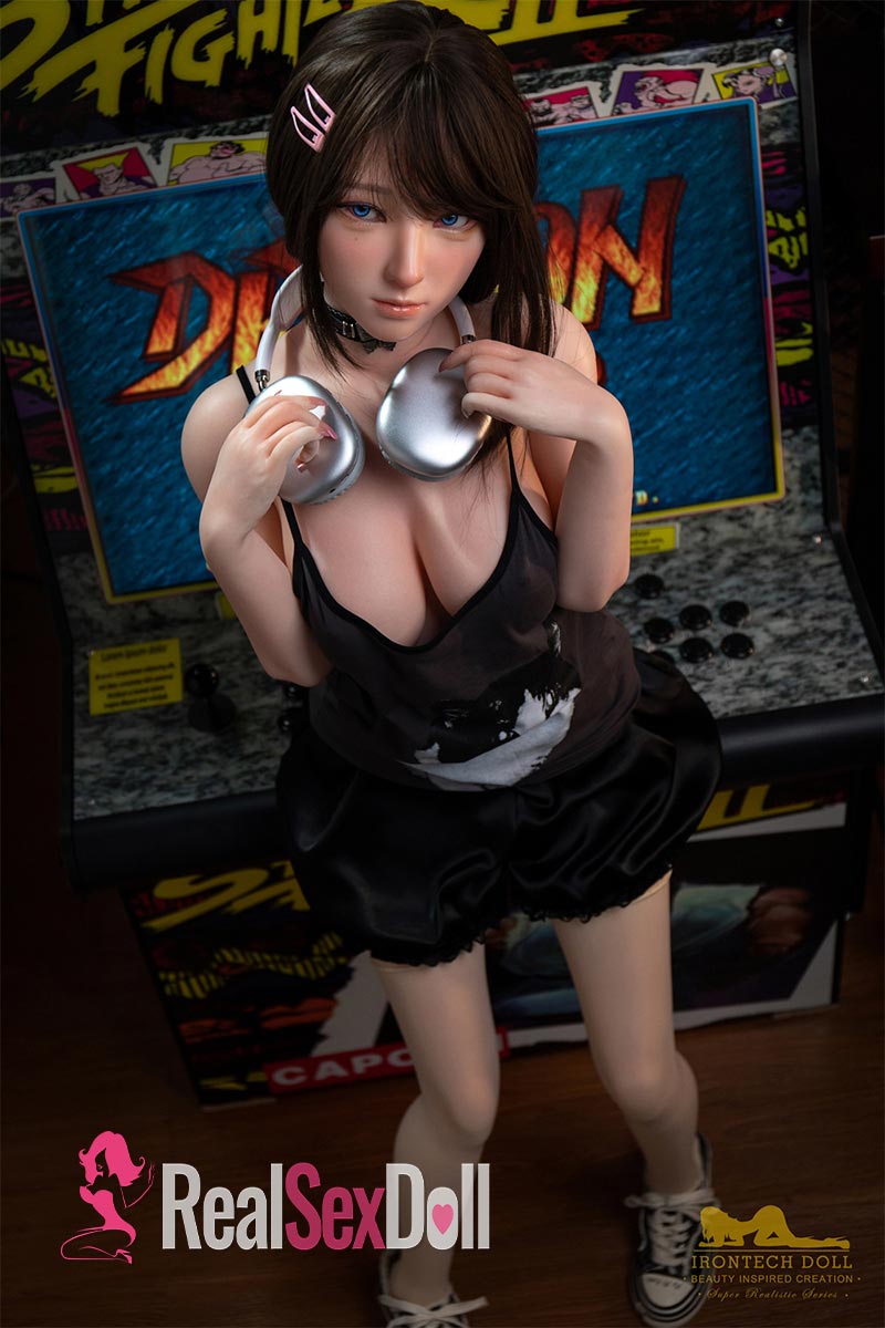 148cm / 4ft10 D-cup Japanese Silicone Sex Doll Miyuki vista 4