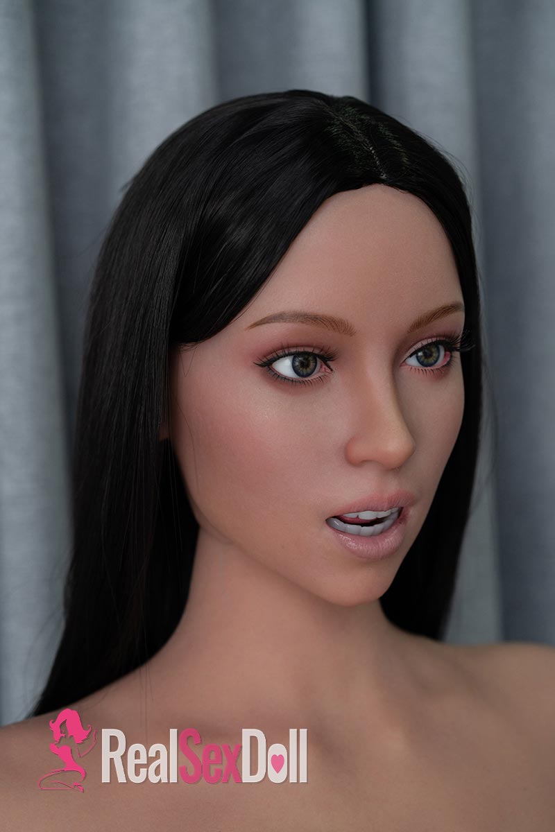 170cm / 5ft7 C-Cup Silicone Love Doll Valerie with Movable Jaws vista 6
