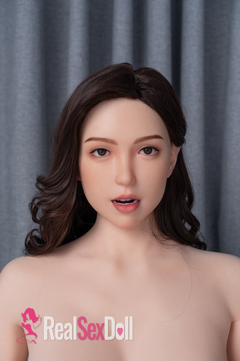 170cm / 5ft7 C-Cup Silicone Love Doll Zelie with Movable Jaws GE14-1 Head vista 3