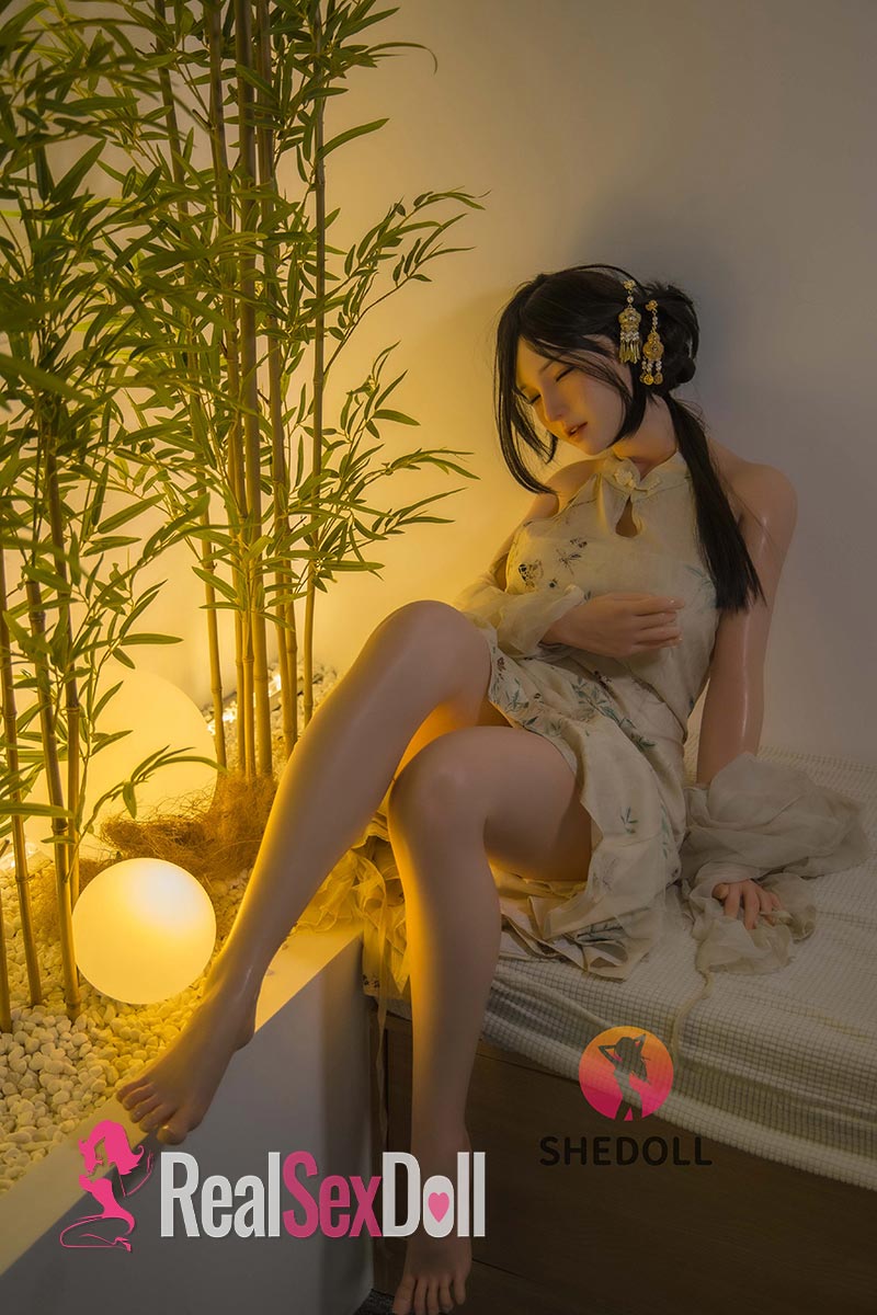 165cm / 5ft5 E-cup Curvy Asian Sex Doll Meng vista 2
