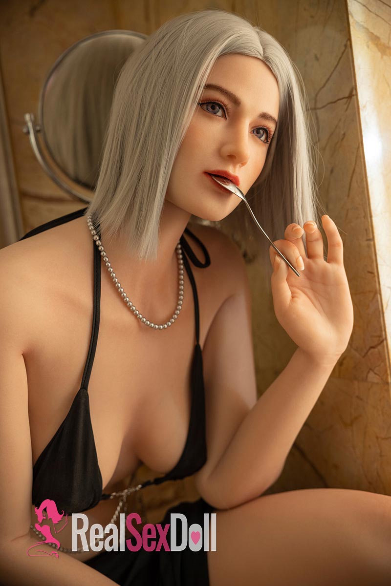 176cm/5ft9 C-Cup Silicone / Hybrid Love Doll GiGi vista 5
