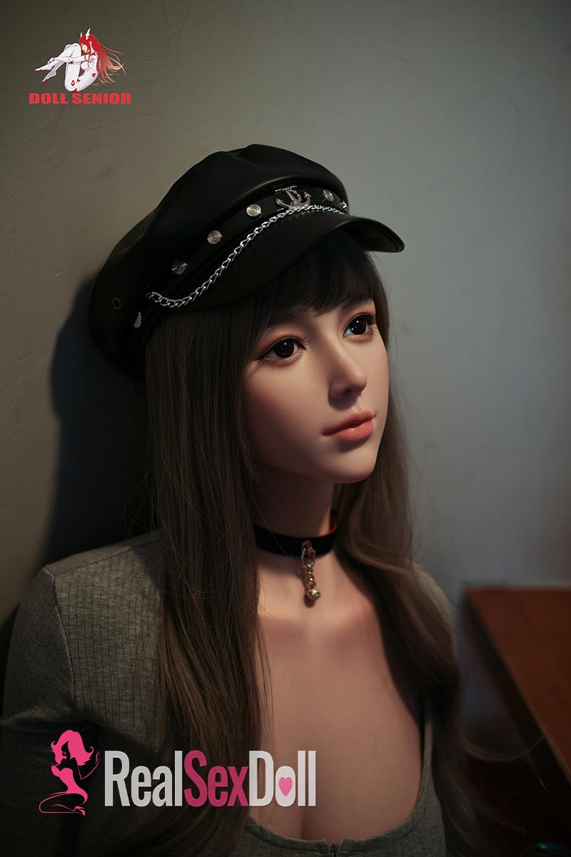 163cm / 5ft2 E-cup Silicone Sex Doll Athena vista 4
