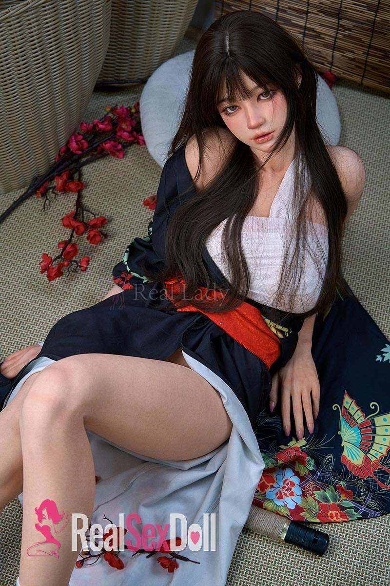150cm / 4ft11 Silicone Sex Doll Evie with Head T4 vista 6