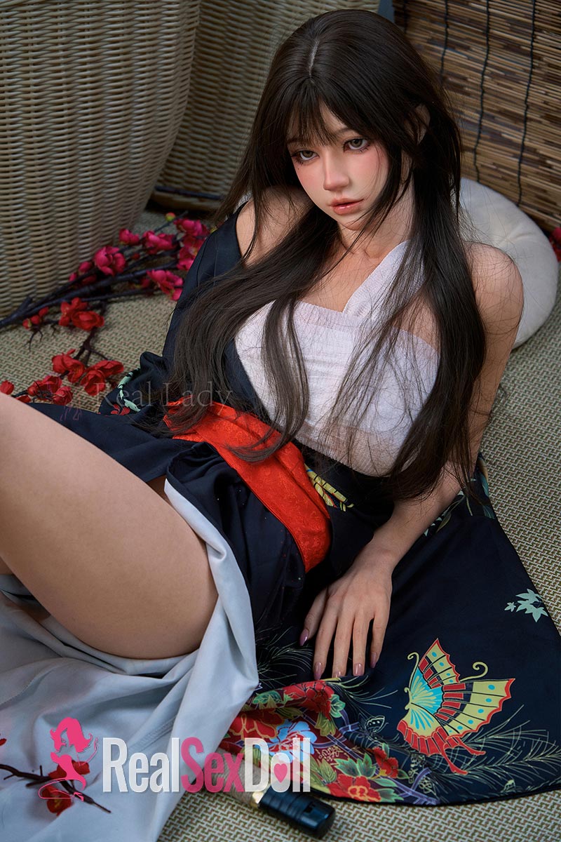 150cm / 4ft11 Silicone Sex Doll Evie with Head T4 vista 4