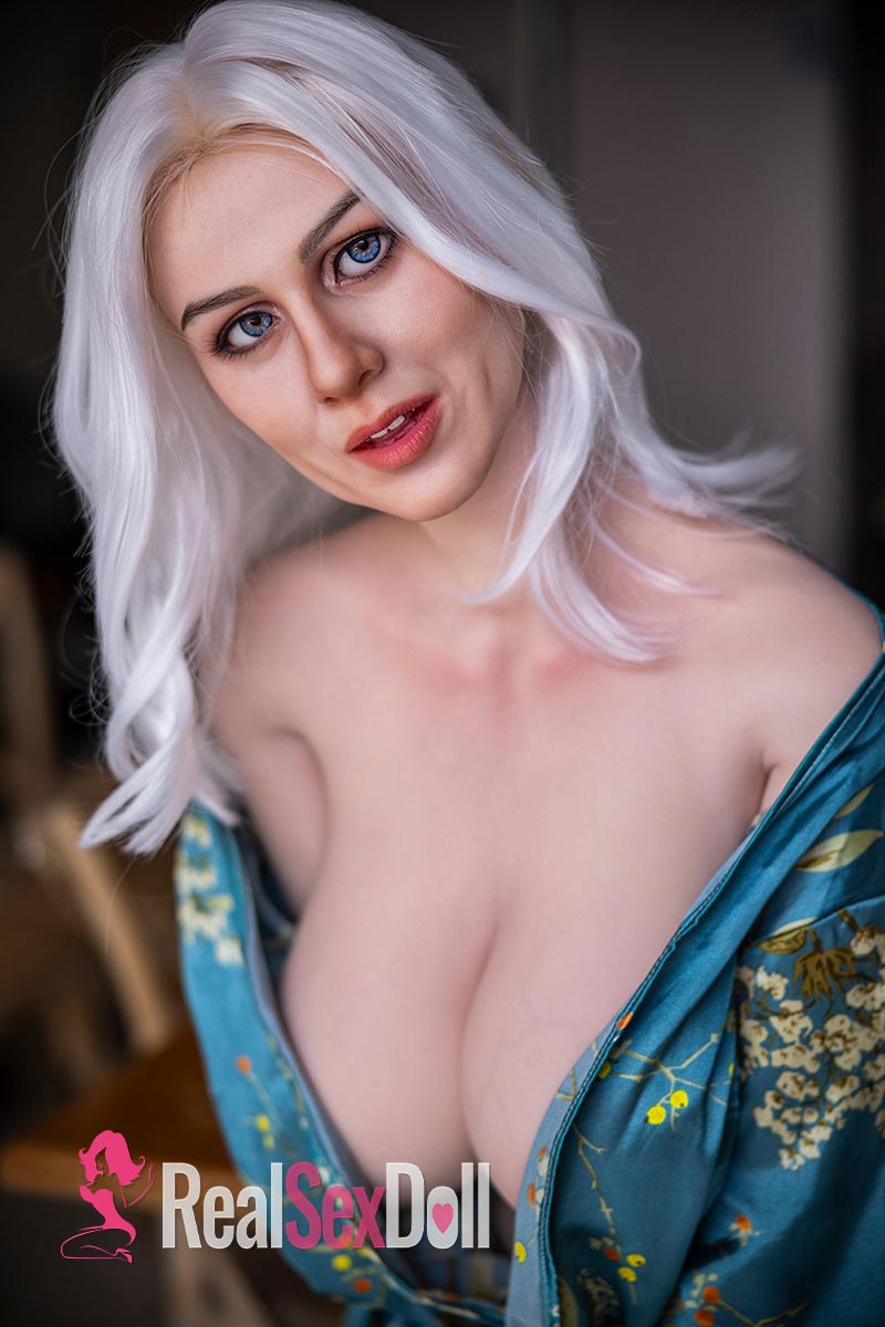 148cm / 4ft10 J-cup Hybrid / Silicone Sex Doll Lidiya (ROS Available) vista 3
