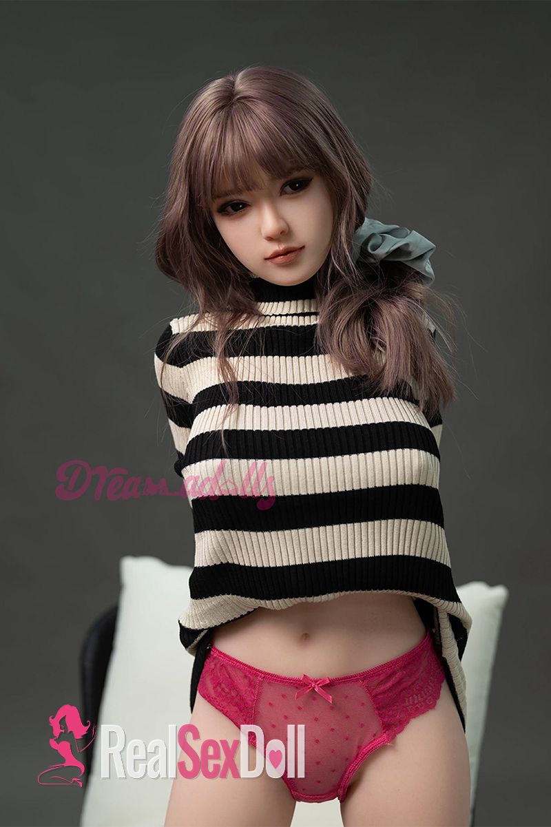 149cm / 4ft11 D-Cup Sex Doll with Silicone Head Erica vista 3